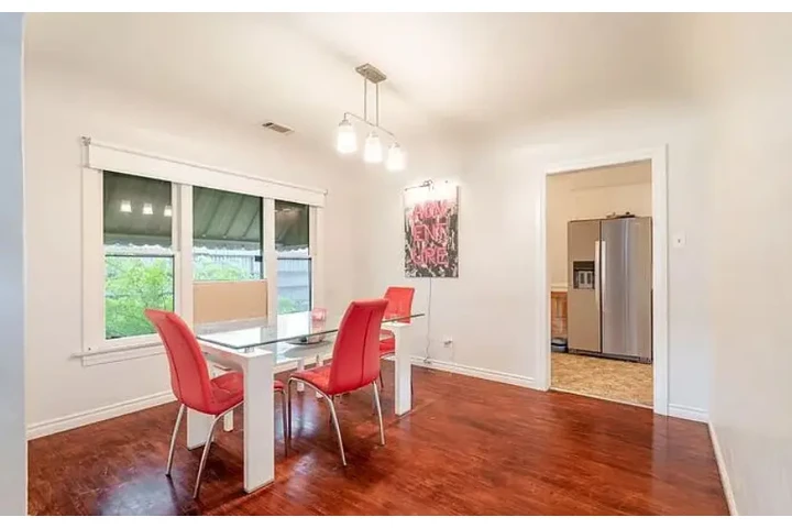 $1420 : LOCATION...LOCATION...LOCATION image 1