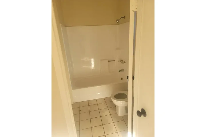 $1500 : Downey 🏠 Pet Friendly 2-1 image 7