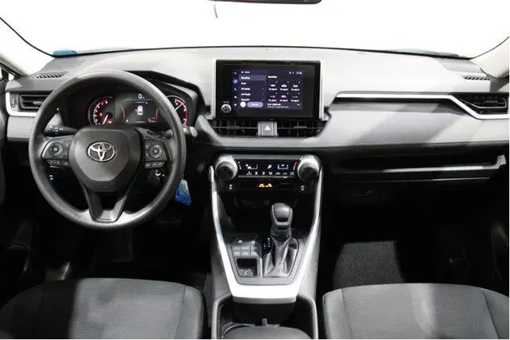 $28986 : Toyota RAV4 2024 AWD LE 4dr image 2