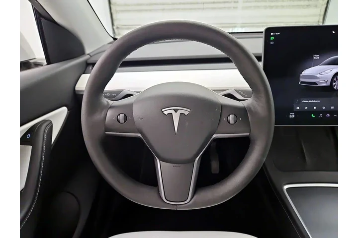 $29998 : Tesla Model Y 2022 AWD Long image 10