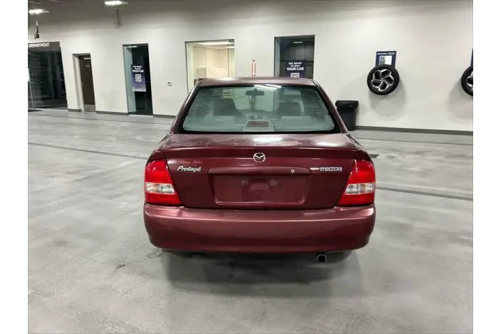 $2000 : Mazda Protege 2002 DX 4dr Se image 6