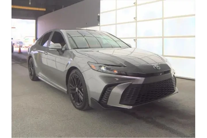 Toyota Camry 2025 SE 4dr Sed image 4