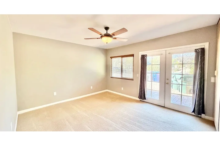 $1100 : Beautiful one bed image 6