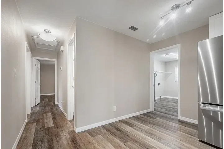 $1350 : HOUSE FOR RENT IN TAMPA FL image 8