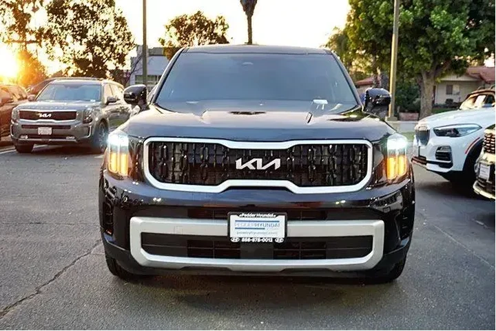 $28250 : Kia Telluride 2024 LX 4dr SU image 5