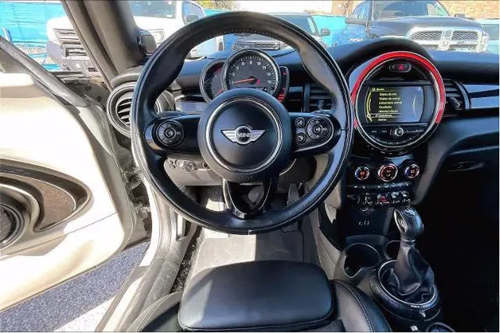 $16924 : MINI Convertible 2017 Cooper image 5