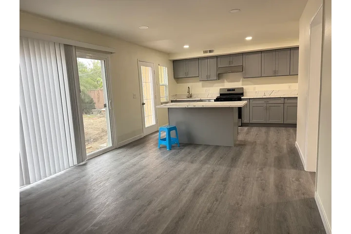 $1280 : Anaheim - 3 Bed Renta image 5