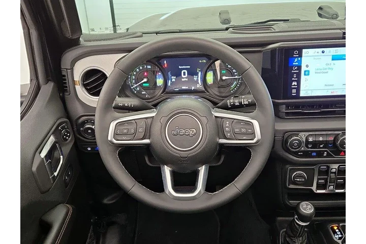 $33998 : Jeep Wrangler 2025 4x4 Sahar image 10