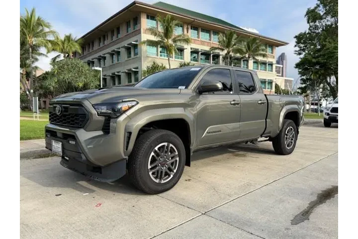 $39918 : Toyota Tacoma 2024 4x2 TRD S image 2