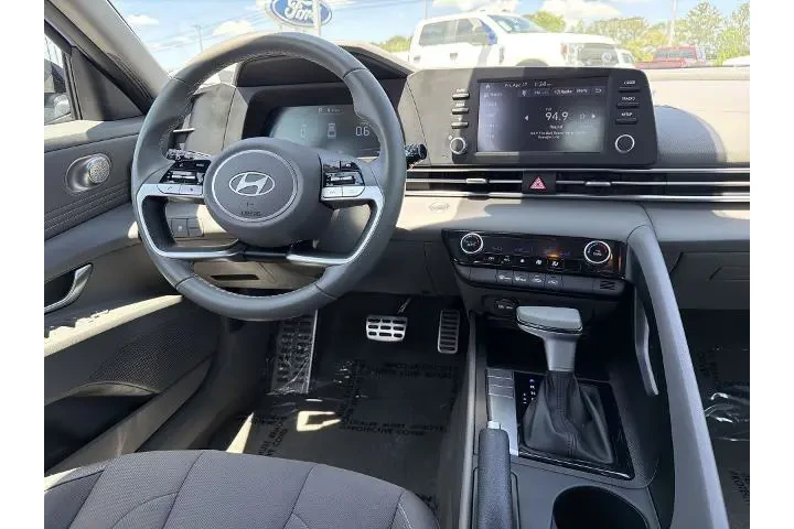 $20401 : Hyundai ELANTRA 2025 SEL Spo image 3