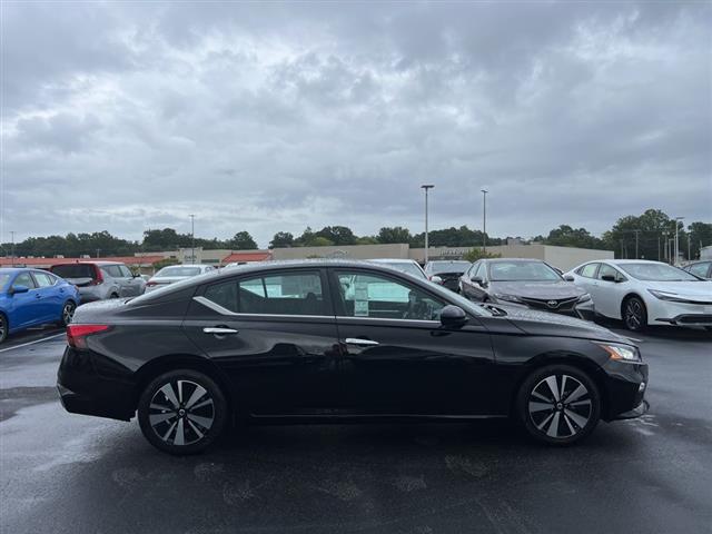 $19991 : PRE-OWNED 2022 NISSAN ALTIMA image 8