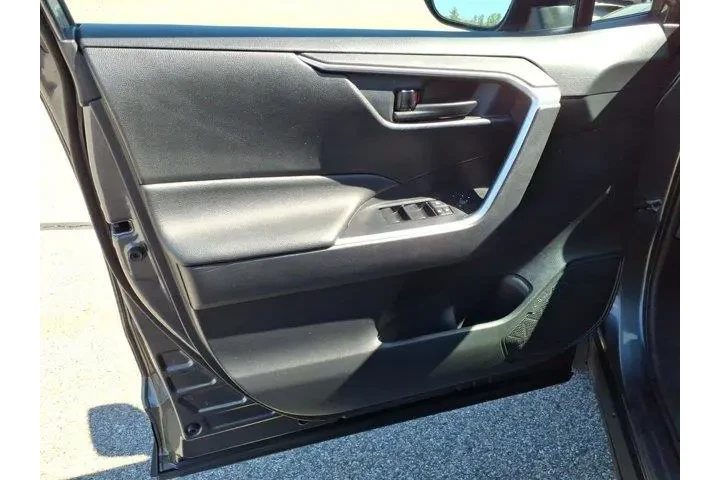 $21900 : Toyota RAV4 2019 AWD LE 4dr image 9