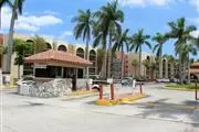 $2400 : North Miami Beaches$2300 thumbnail