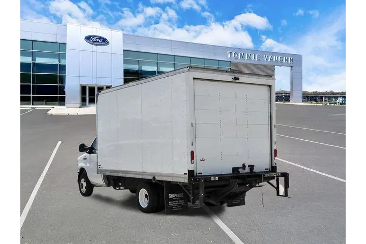 $19995 : Ford E-Series 2022 E-350 SD image 2