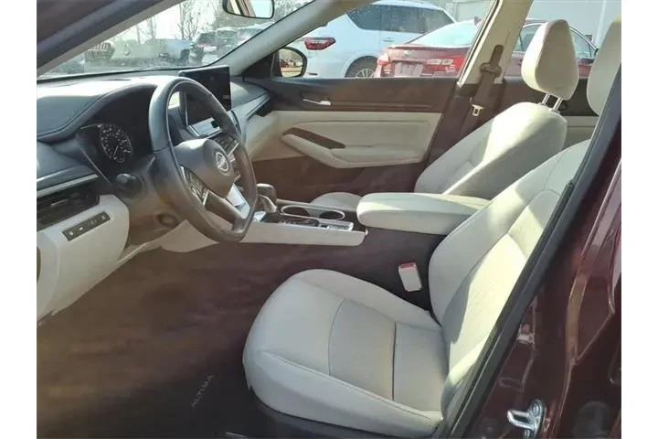 $20595 : Nissan Altima 2024 2.5 SV 4d image 3