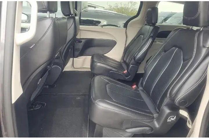 $23750 : Chrysler Pacifica 2023 Touri image 4