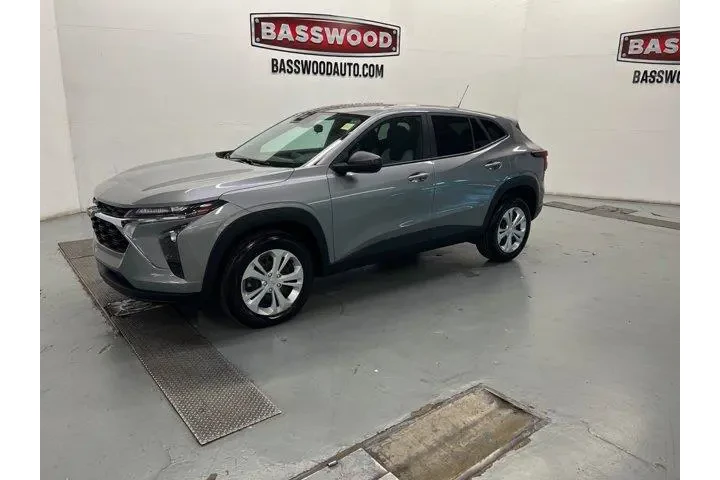 $20561 : Chevrolet Trax 2024 LS 4dr C image 1