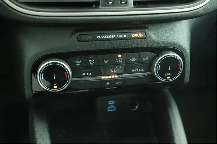 $19994 : Ford Escape 2022 SE 4dr SUV image 2