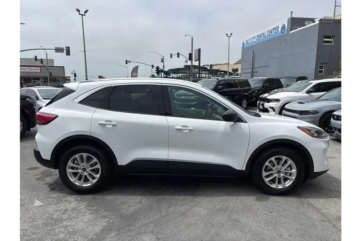 $18988 : Ford Escape 2022 SE 4dr SUV image 8