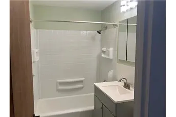 $2200 : Rental property with 1 bedro image 7