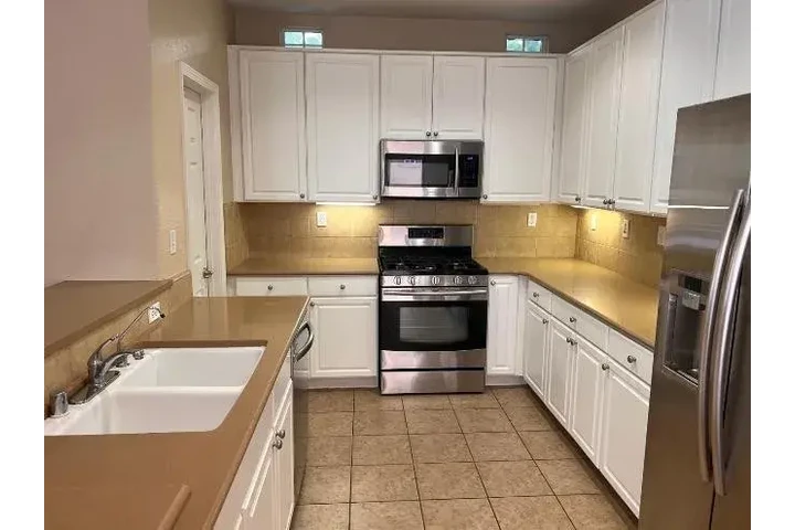 $2500 : 4BD Ready For Move In Asap!!! image 4