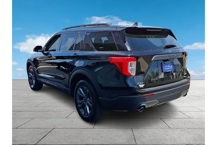 $31246 : Ford Explorer 2023 AWD XLT 4 image 4