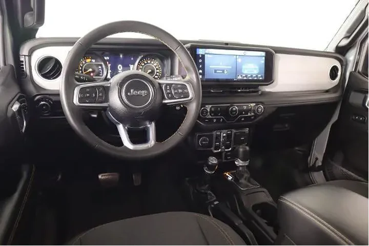 $36687 : Jeep Wrangler 2024 4x4 Sahar image 2