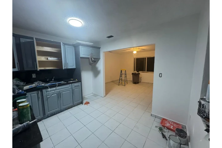 $3000 : RENTO CASA RECIEN REMODELADA. image 10