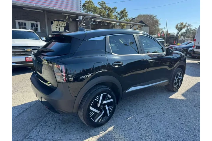 2026 Kicks SV image 6