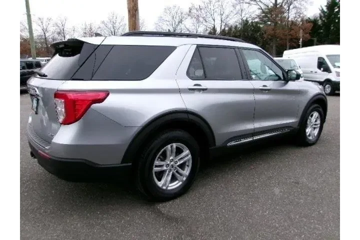 $30996 : Ford Explorer 2023 AWD XLT 4 image 5