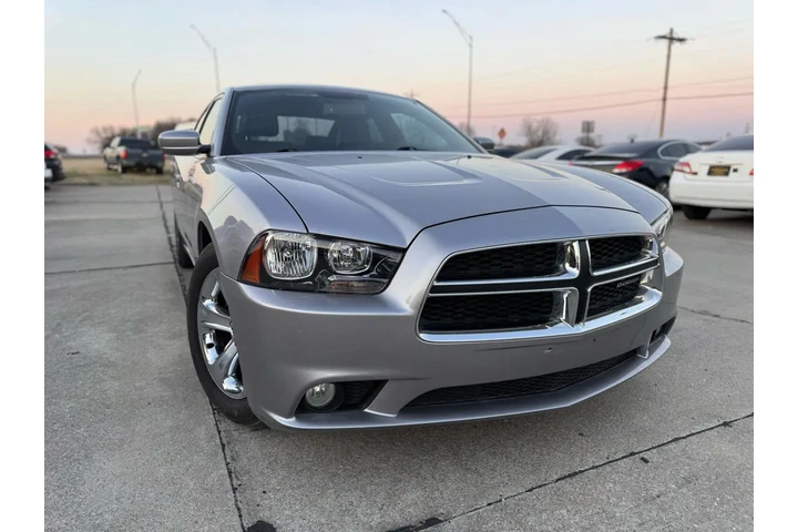 $9999 : 2011 Charger SE image 4