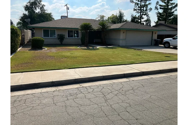 $1100 : 3 bedrooms, 2 bath image 1