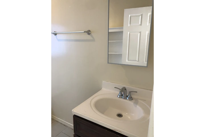$1495 : Single, 1st floor, Los Angeles image 7