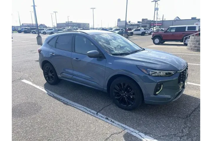$28520 : Ford Escape 2023 AWD ST-Line image 6