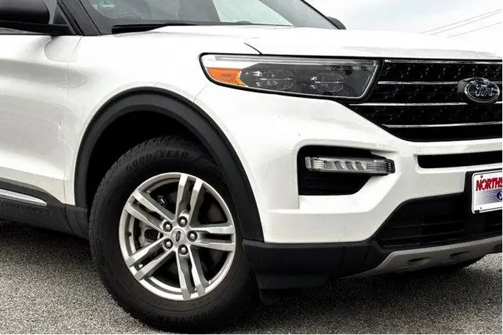 $28477 : Ford Explorer 2022 AWD XLT 4 image 3