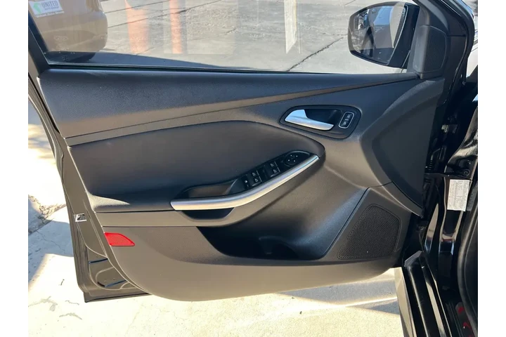 2018 Focus ST Hatch image 10