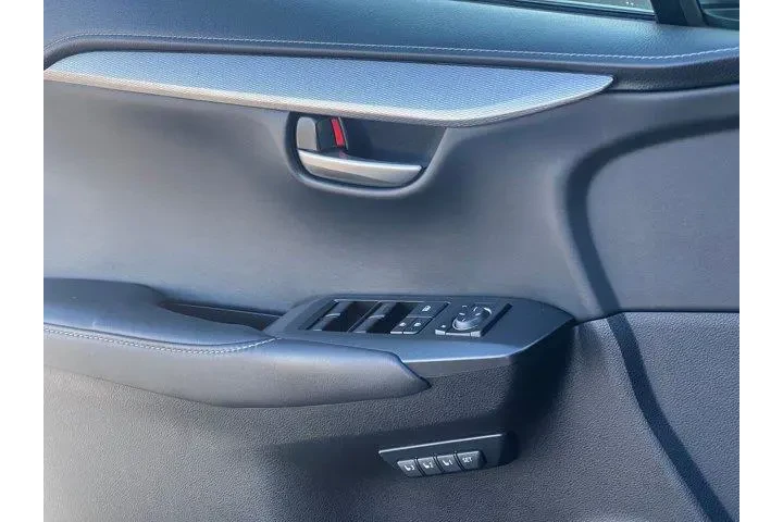 $27997 : Lexus NX 200t 2017 4dr Cross image 9