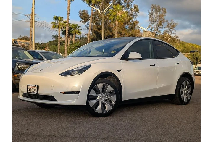 $34989 : Tesla Model Y 2023 AWD Long image 2