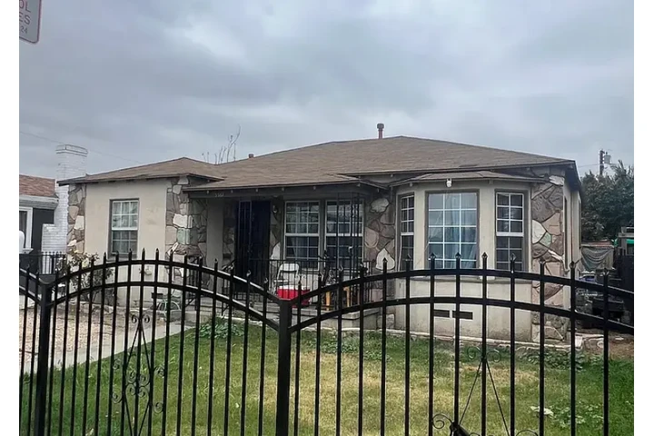 $2795 : Hermosa casa🏠en Lynwood CA🏠 image 1