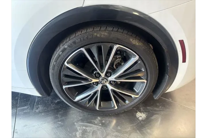 $27799 : Toyota Prius 2025 XLE 4dr Ha image 10