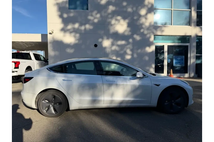 $22000 : Tesla Model 3 2019 Mid Range image 6