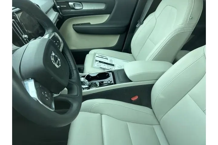 $32962 : Volvo XC40 2025 AWD B5 Plus image 9