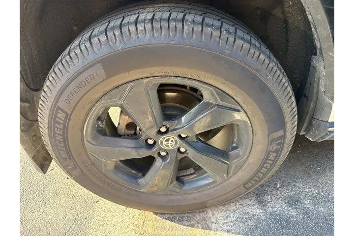 Toyota RAV4 Hybrid 2021 AWD image 5