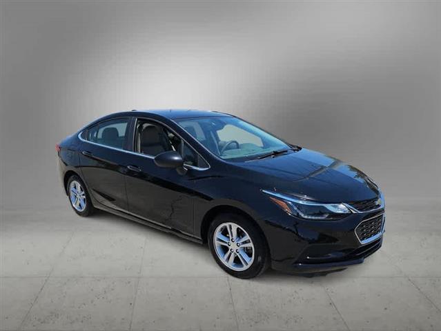 $15587 : Pre-Owned 2018 Chevrolet Cruz image 2