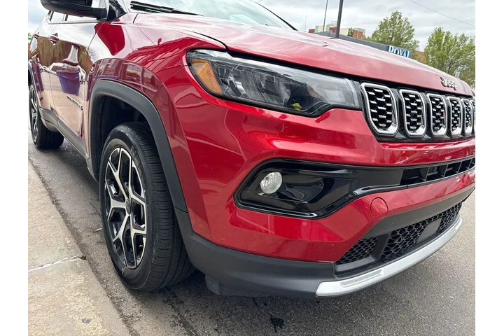 $24995 : 2025 Compass Limited 4x4 image 8