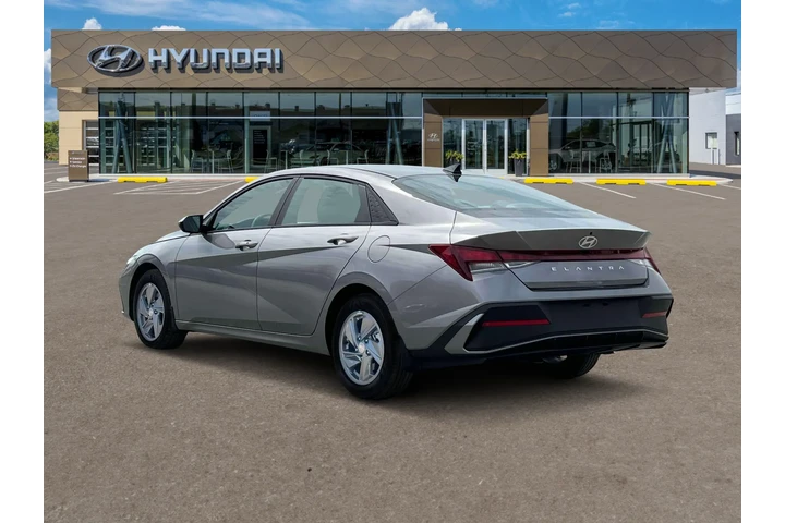 $19730 : Hyundai ELANTRA 2024 SE 4dr image 5