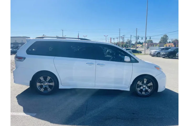 $11850 : 2017 Sienna SE 8-Passenger image 8