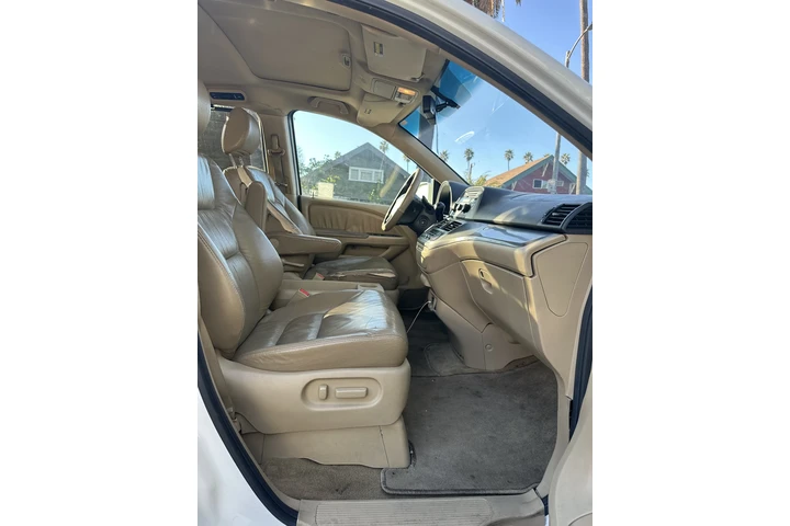 $4100 : 5FNRL3H61AB045038 image 3