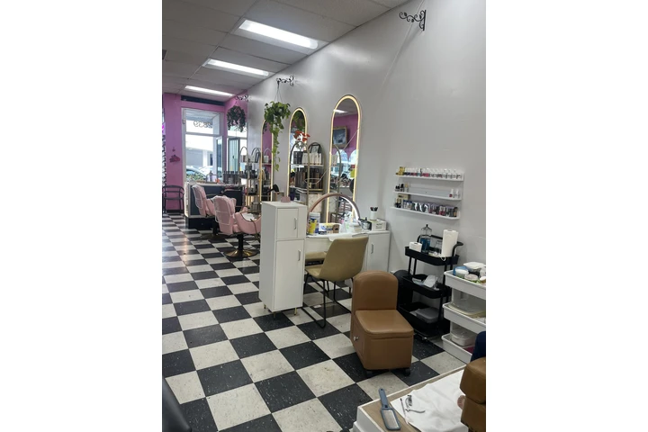 Manicurista image 1
