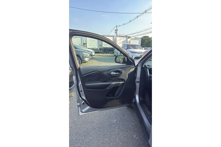 $9797 : Jeep Cherokee 2019 4x4 High image 9